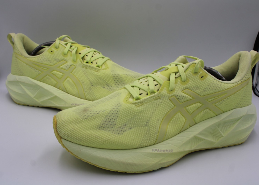Size 11 - ASICS Novablast 5 Lite Show Huddle Yellow - 1011C032-750